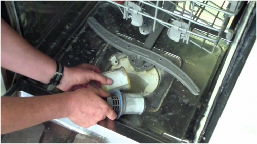 Почему посудомоечная машина не сливает воду